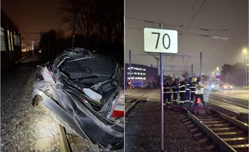 Ďalšia nehoda vlaku v bratislavskom Ružinove. Auto uviazlo na koľajniciach, polícia incident prešetruje
