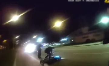 VIDEO: Silvestrovská dráma na Fedinovej ulici. Výtržník rozbil sklenenú výplň cukrárne, takto ho policajti dolapili