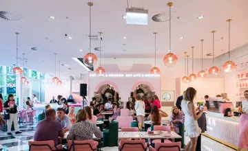 VIDEO: V bratislavskom Auparku končí svetoznáma značka kaviarne. Pobočky má aj v Londýne, Paríži či Dubaji