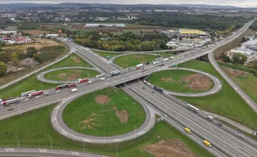 Od pondelka sa do Brna či Prahy dostanene len s veľkými zdržaniami a obmedzeniami. Čo sa tu chystá?