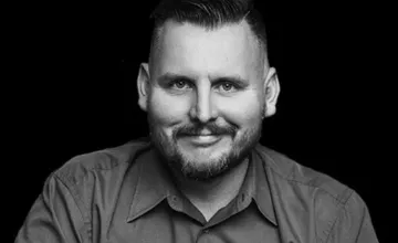 Obžalovaný extrémista Daniel Bombic zostáva vo väzbe, súd zamietol jeho sťažnosť proti prijatiu obžaloby