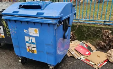 Bratislavčan skritizoval prístup smetiarov, ktorí pri kontajneroch zanechali kartóny, OLO vysvetľuje, prečo to urobili