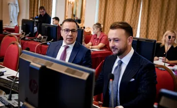 Súd zamietol návrh Šutaja Eštoka na zastavenie exekúcie, Čurillovcom má naďalej zaplatiť 90-tisíc eur