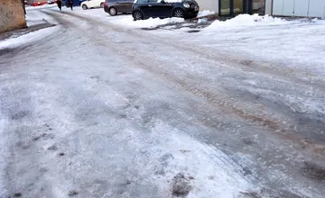 Meteorológovia upozorňujú na poľadovicu a vietor. Výstrahy budú platiť aj pre Bratislavký kraj