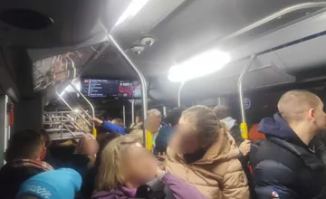 Bratislavské letisko láme rekordy, ale nové linky spôsobujú aj preťaženie MHD, autobusy do mesta absolútne nestačia