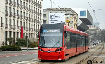 Električky v Karlovke budú obmedzené, MHD čoskoro prejde na režim prázdnin. Cez víkend v nej nájdete valentínky