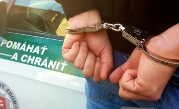 Zabudnutý ruksak skončil u Gejzu. Ten ho „zabudol“ vrátiť, a tak mu policajti zavolali, aby sa s ním zastavil na stanici