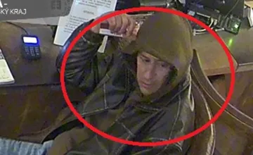 Polícia hľadá muža, ktorý by mohol objasniť vykradnutie hotelovej izby. Zmizli odtiaľ peniaze aj mobilný telefón