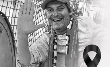 Bratislavský hokejbalový klub sa lúči so svojim najvernejším fanúšikom Petrom, nevynechal žiaden domáci zápas