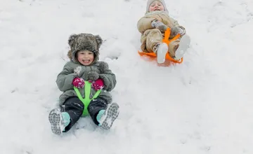 Do Bratislavy sa vracajú nízke teploty a zima, dočkajú sa prázdninujúce deti aj snehu?