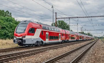 Vlaková doprava na Záhorí bola dnes na čas prerušená. V jednom z kupé zasahovali muži zákona