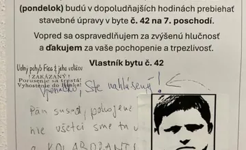 Známy novinár zdieľal s fanúšikmi bizarnosť z bratislavských panelákov, susedské oznamy sú tu stále v kurze