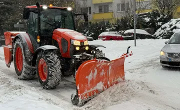 V Bratislave môže vo štvrtok a piatok napadnúť až 20 cm snehu, magistrát chystá posily na cesty