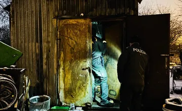 FOTO: Takto prebiehala policajná razia v Bratislave III. Našli 4 hľadané osoby, uložili viac ako 40 pokút