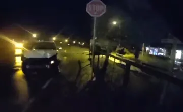 VIDEO: Žena s 2 promile v krvi vrazila autom do plotu v Chorvátskom Grobe, vraj vypila len 3 poháre vína