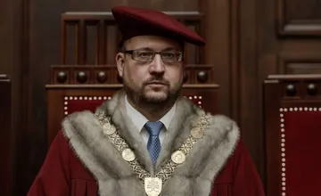 Rektor UK Števček ostro k zastaveniu dodávok elektriny na Ukrajinu. Ide o ľudskosť, nie politiku, odkazuje vláde