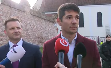 VIDEO: Študenti a aktivisti protestovali od rána proti diskusii Fica v Trnave. Gedra a Kaliňák čelili ostrej diskusii