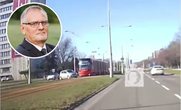 VIDEO: Bývalý advokát zo Súdnej siene zachytil hrozivú nehodu. Auto na Ružinovskej nabúralo priamo do električky