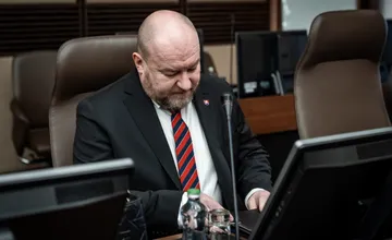 Huliak podáva trestné oznámenie pre škandál SFZ. Šéf zväzu Kováčik mal dostať státisíce eur od podvodníka z Vrábeľ