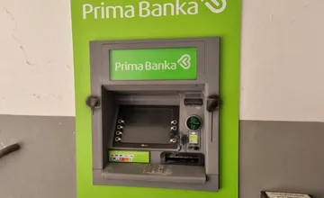 Ďalší útok na bankomat, tentokrát na Záhorí. Páchateľ poškodil kameru aj miesto na výdaj bankoviek