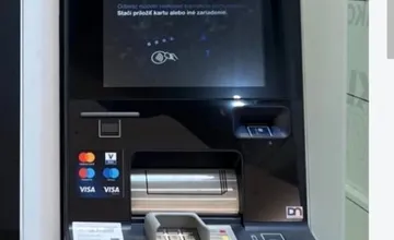 Bratislavčan si v bankomate na klientskom centre zabudol stovky eur, keď sa po ne vrátil, už tam neboli. Prosí o pomoc
