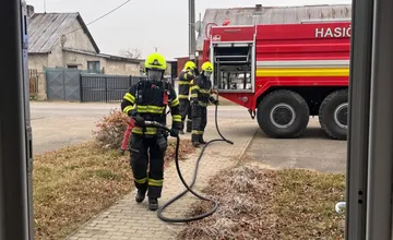 V Biskupiciach a Vrakuni v utorok horelo rovno dvakrát. Pre silný zápach mali obyvatelia strach, autá horeli aj v centre