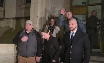 VIDEO: Obvinení policajti Ján Čurilla a Pavol Ďurka neputujú do väzby, sudca inak rozhodnúť nemohol