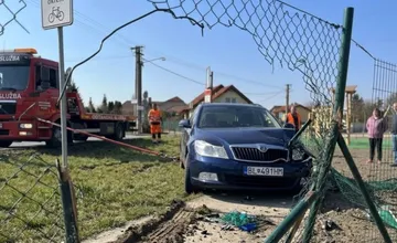 FOTO: Falošná nehoda v Dunajskej Lužnej pobúrila obyvateľov. Fotografie vytvorila umelá inteligencia, reaguje starosta