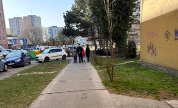 Petržalčania sú nahnevaní, školáci im pod autá hádžu petardy, hoci Silvester bol pred dvoma mesiacmi