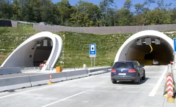 Tunel Sitina je dočasne v smere do Bratislavy uzatvorený. V kolónach na D2 sa zdržíte aj polhodinu