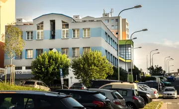 Vírivka v Karlovke nahnevala susedov. Postavili si ju totiž na ilegálne na streche a vytopila garáže