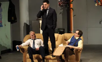 Bratislavské divadlo sa v Rožňave postaralo o škandál. Herec sa postavil pred divákov opitý, z javiska ho odviedli