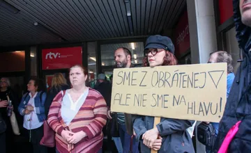 Vo štvrtok Bratislava opäť ožije protestom, aktivisti chcú podporiť prepustených zamestnancov STVR, končia aj známe mená