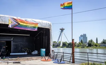 Legendárny Pink Whale podáva pomocnú ruku umelcom, po zrušení dotácií z ministerstva im zdarma ponúka svoje priestory 