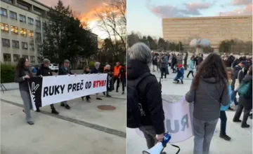 VIDEO: Stovky ľudí protestovali v Bratislave proti prepúšťaniu v STVR, plánovali vytvoriť živú reťaz okolo rozhlasu