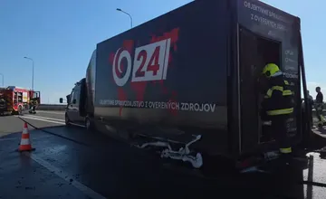 Na diaľnici D4 v smere do Rakúska horelo pojazdné štúdio televízie JOJ 24
