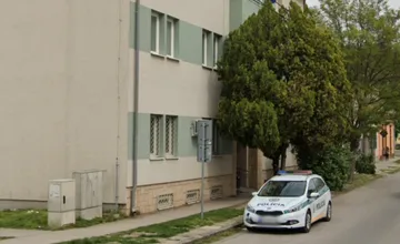 Tragédia v Ružinove: 33-ročný muž vypadol z balkóna a utrpel smrteľné zranenia