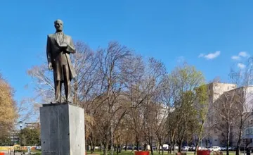 Ružinovčan otvoril diskusiu o soche komunistického funkcionára Karola Šmidkeho, chce ju preč. Čo na to obyvatelia?