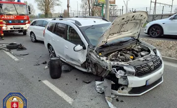 FOTO: Hrozivé zábery hromadnej nehody na Prístavnej. Zrazili sa Dacia, Mercedes a Tesla