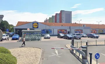 Zamestnanci Lidlu v Podunajských Biskupiciach odmietli pustiť staršiu ženu na toaletu, situácia vyvolala veľkú diskusiu