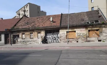 Mýtna ulica ukrýva príbehy starých domov, ktoré kedysi tvorili dedinskú a robotnícku štvrť