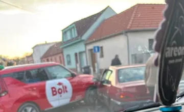 V Pezinku vás poriadne zbrzdí nehoda a počkáte si aj na viacerých ťahoch v centre a mimo Bratislavy