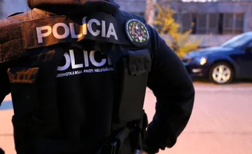 Ohavne zneužíval nevlastnú maloletú dcéru. Polícia zadržala 59-ročného pedofila z Bratislavského kraja