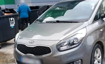 Pezinčania si všimli človeka, ktorý ilegálne vyhadzoval stavebný odpad do kontajnerov. Niektorí ho však bránia