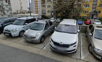 Karlova Ves chce vyriešiť parkovanie na Dlhých dieloch. Parkovacie miesta bude pre obyvateľov losovať