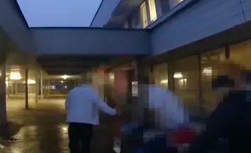 VIDEO: Rozhodovali sekundy. Muž z Ružinova dostal druhú šancu na život aj vďaka rýchlej reakcii mestských policajtov