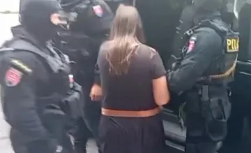 V Pezinku dnes začal proces s matkou, ktorá v ružinovskom byte utopila svoje dve dcérky a následne podpálila byt 