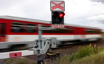 Medzi Pezinkom a Svätým Jurom mal večer vlak zraziť človeka