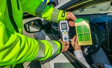 Od 1. mája platí zákaz alkoholu aj pre spolujazdcov. Pokuta až 650 €, no platí dôležitá výnimka