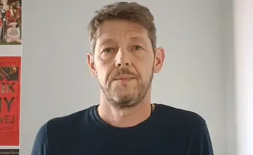 VIDEO: Herec Ondřej Daniš otvorene kritizuje podmienky vo verejnoprávnej STVR, na protest odchádza zo seriálu